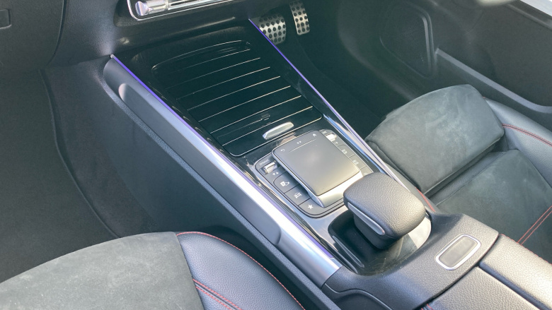 Mercedes-Benz GLB 200 AMG Line Premium 5dr 7G-Tronic Petrol Estate